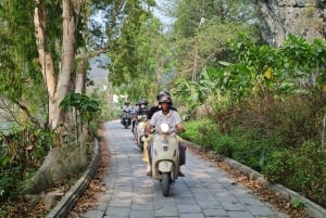 Ninh Binh Vespa Tours saindo de Hanói: Vespa + Barco + Vida Diária