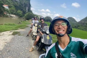 Ninh Binh Vespa Tours saindo de Hanói: Vespa + Barco + Vida Diária