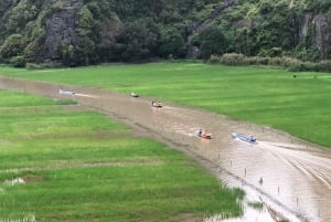 Ninh Binh Vespa Tours saindo de Hanói: Vespa + Barco + Vida Diária