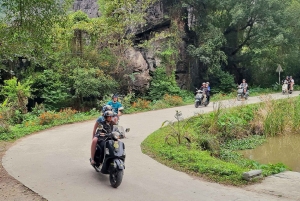 Ninh Binh Vespa-Touren ab Hanoi: Vespa + Boot + Alltagsleben