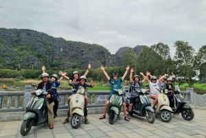 Ninh Binh Vespa-Touren ab Hanoi: Vespa + Boot + Alltagsleben
