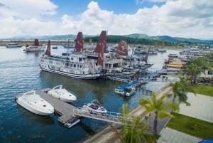 Overnight Ha Long Bay: Cruise with Cave & Kayak