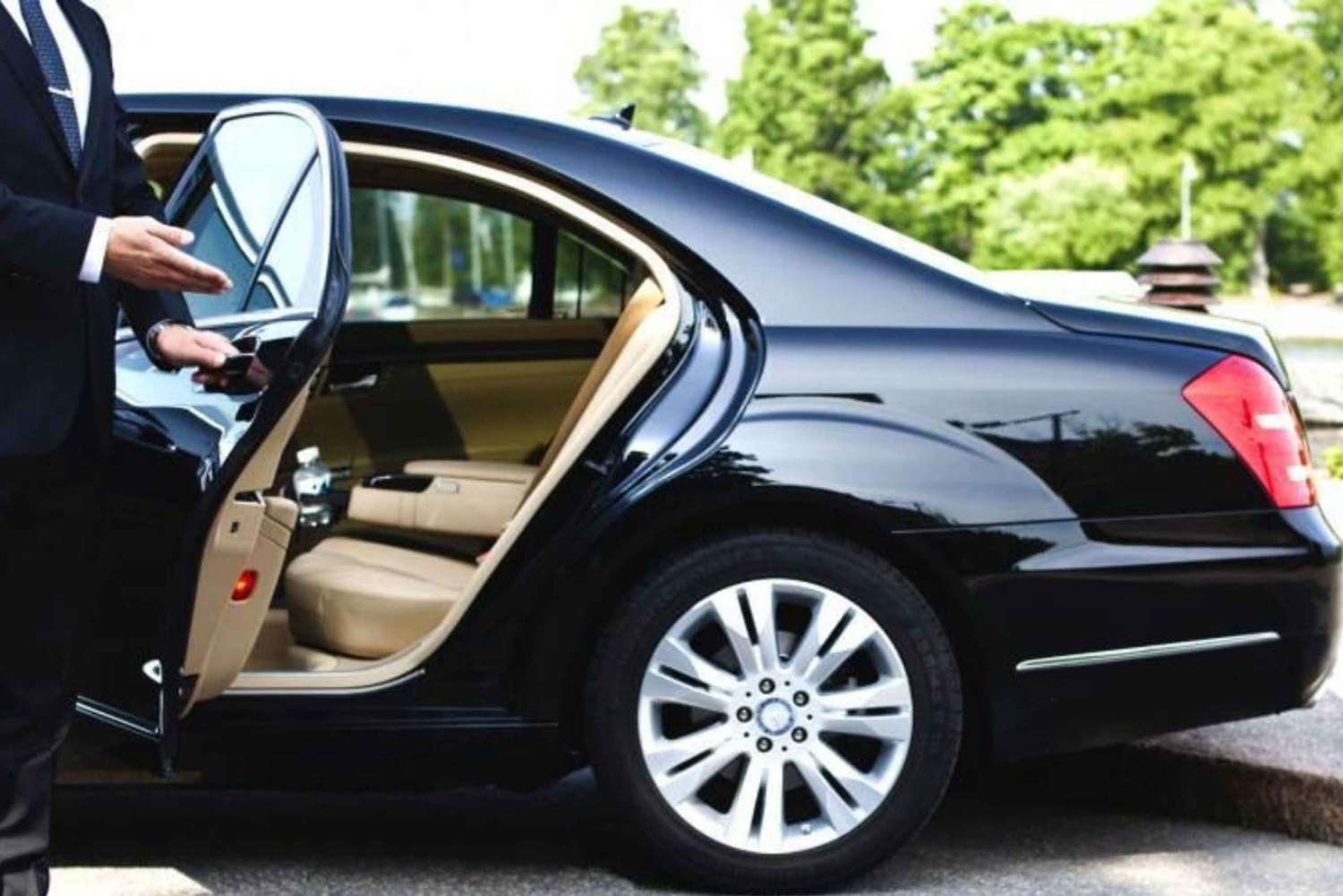 Private car : Sapa to Hanoi Downtown OR Noi Bai Airport