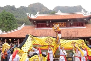Частная экскурсия в деревню ладана и к Пагоде духов