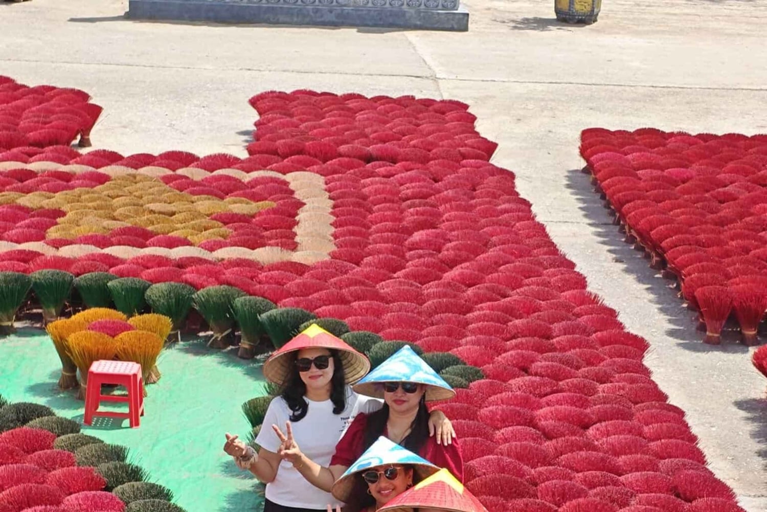 Quang Phu Cau røkelseslandsby, lakkvarer, hattemalingstur