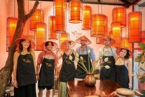 Hanoi: Rose Kitchen madlavning, marked og flagceremoni