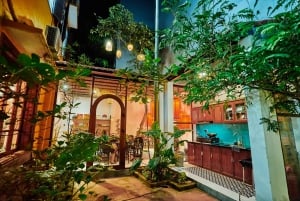 Hanoi: Rose Kitchen madlavning, marked og flagceremoni