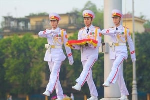 Hanoi: Rose Kitchen madlavning, marked og flagceremoni