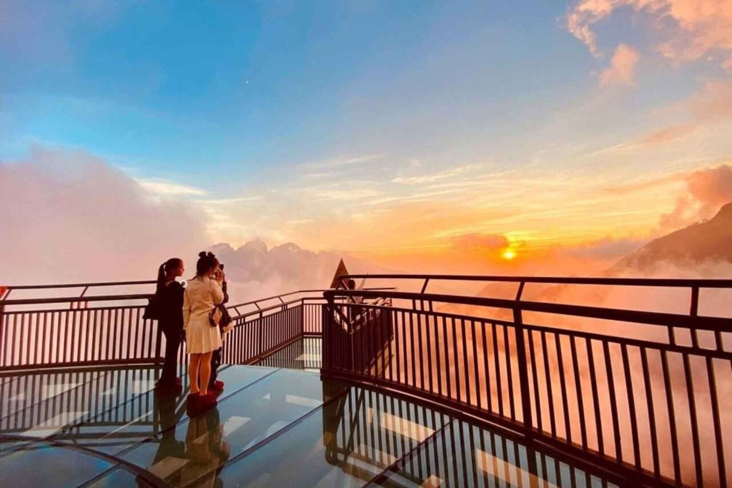 サパ：アルペンコースター、ガラス橋、滝を楽しむ2日間ツアー