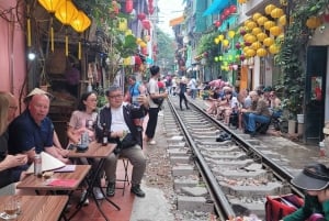 Escursione a terra ad Hanoi: la famosa Train Street e molto altro ancora!