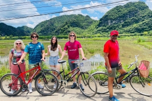 Liten gruppe til Tam Coc - Hoa Lu - Mua Cave 1 dag fra Hanoi