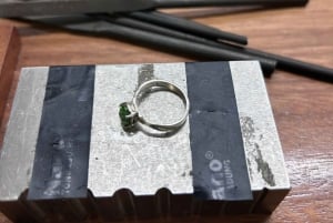 ベトナムハノイのシルバーアクセサリー作りワークショップ