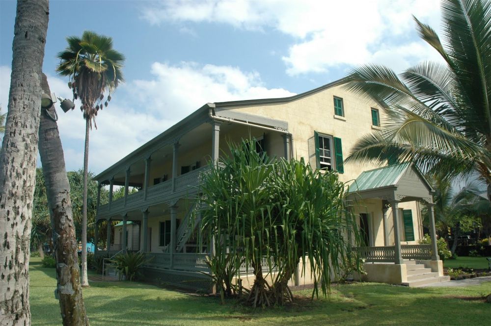 Tale of Two Hawaiian Palaces