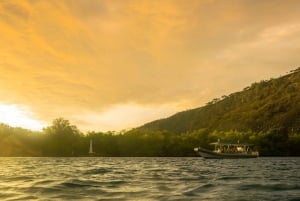 Ilha Grande: Cruzeiro Kona Super Raft ao pôr do sol
