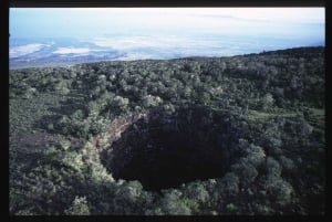 Большой остров: поход к кратеру вулкана в глуши