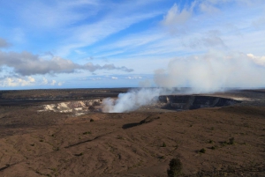 Big Island: Vulkan, svart sandstrand, fossefall, med lunsj