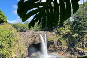 Big Island: Vulkan, svart sandstrand, vattenfall, med lunch