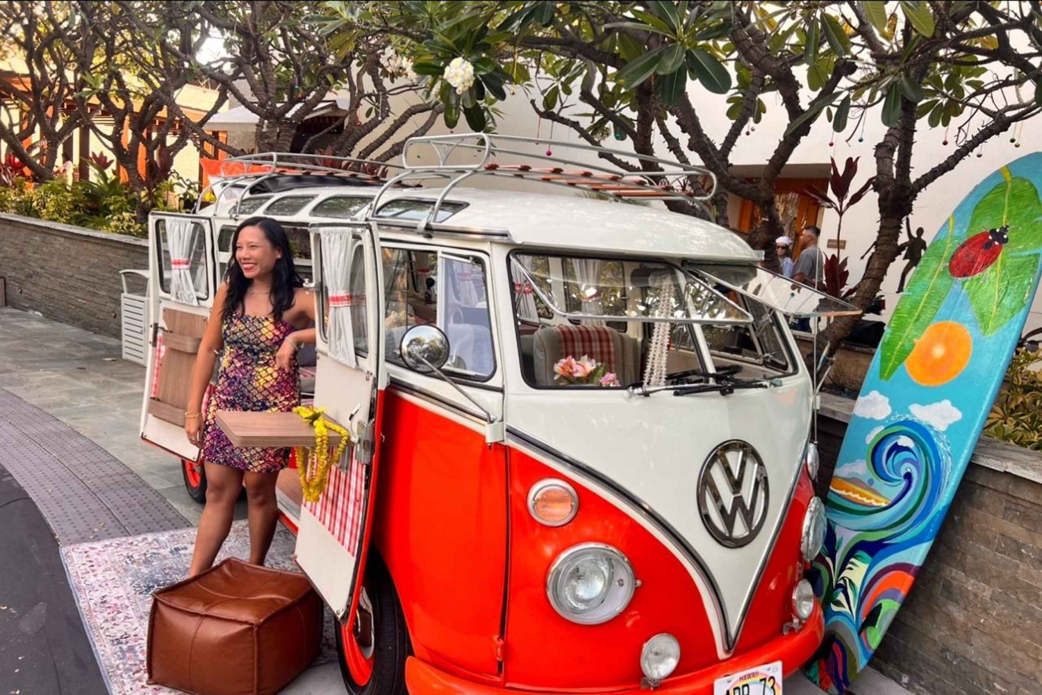 رحلة بحرية في مصنع الجعة والشاطئ في حافلة فولكس فاجن قديمة