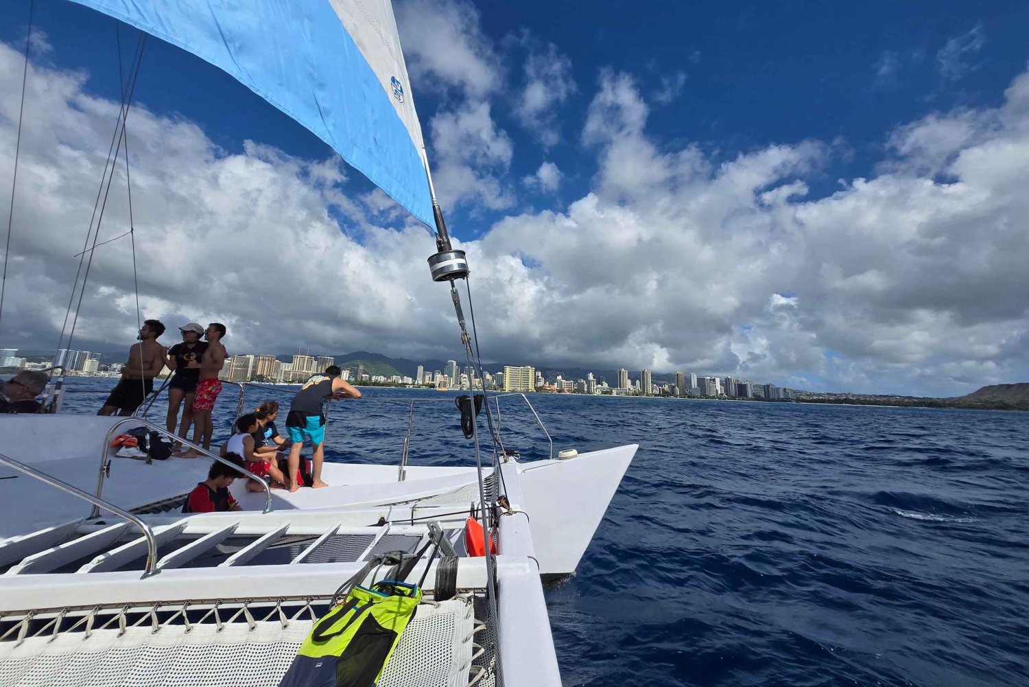 Passeio de barco de fim de semana em direção a Diamond Head