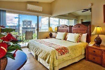 Castle Waikiki Shore Resort