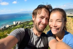 Tour a piedi del fascino di Honolulu per le coppie
