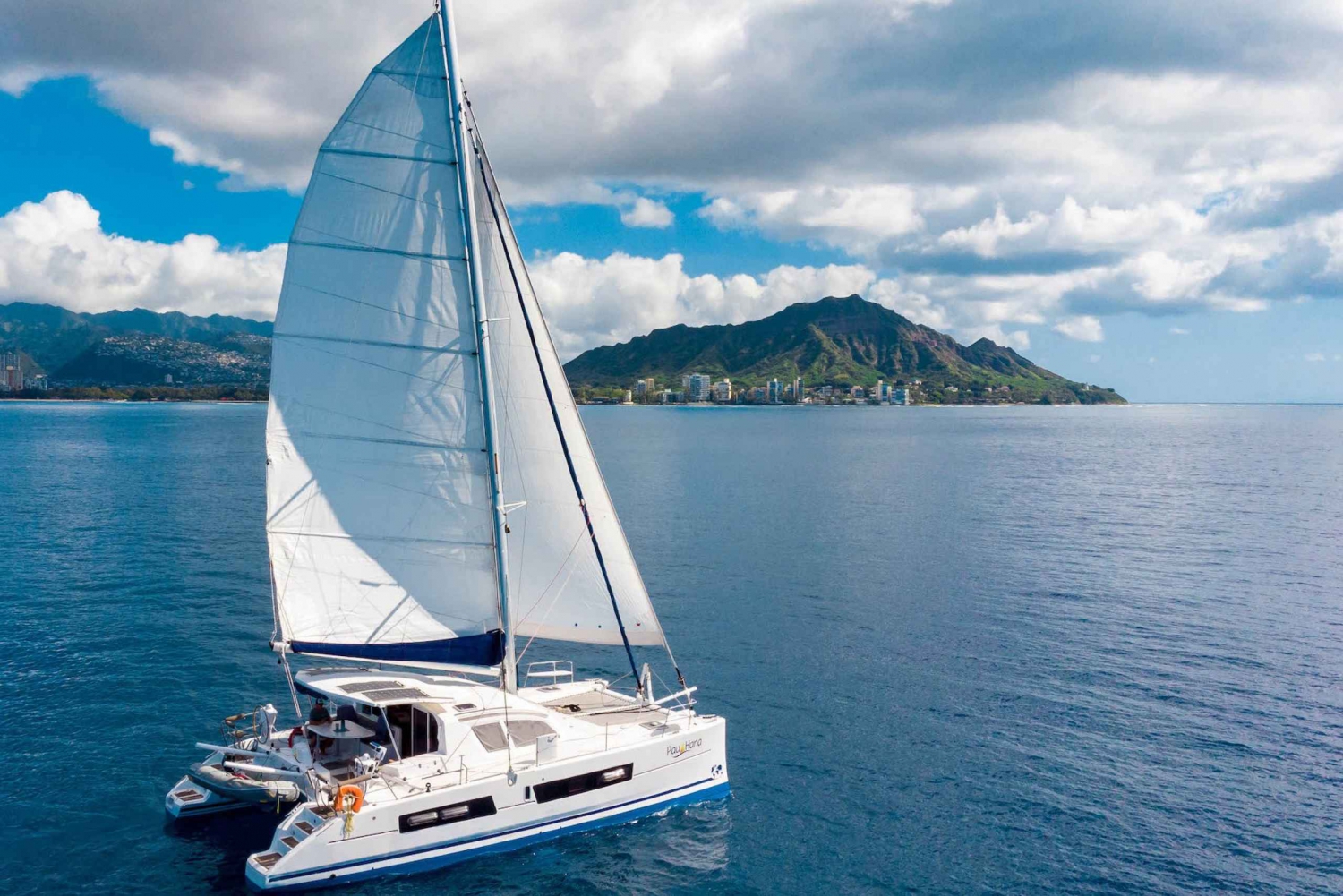 De Honolulu: Cruzeiro privativo em catamarã com capitão e tripulação