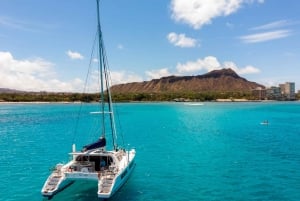 Från Honolulu: Privat katamarankryssning med kapten och besättning