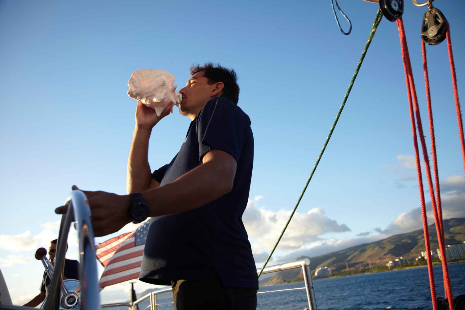 Au départ de Kona : Excursion en bateau au coucher du soleil à Honokohau avec boissons et collations