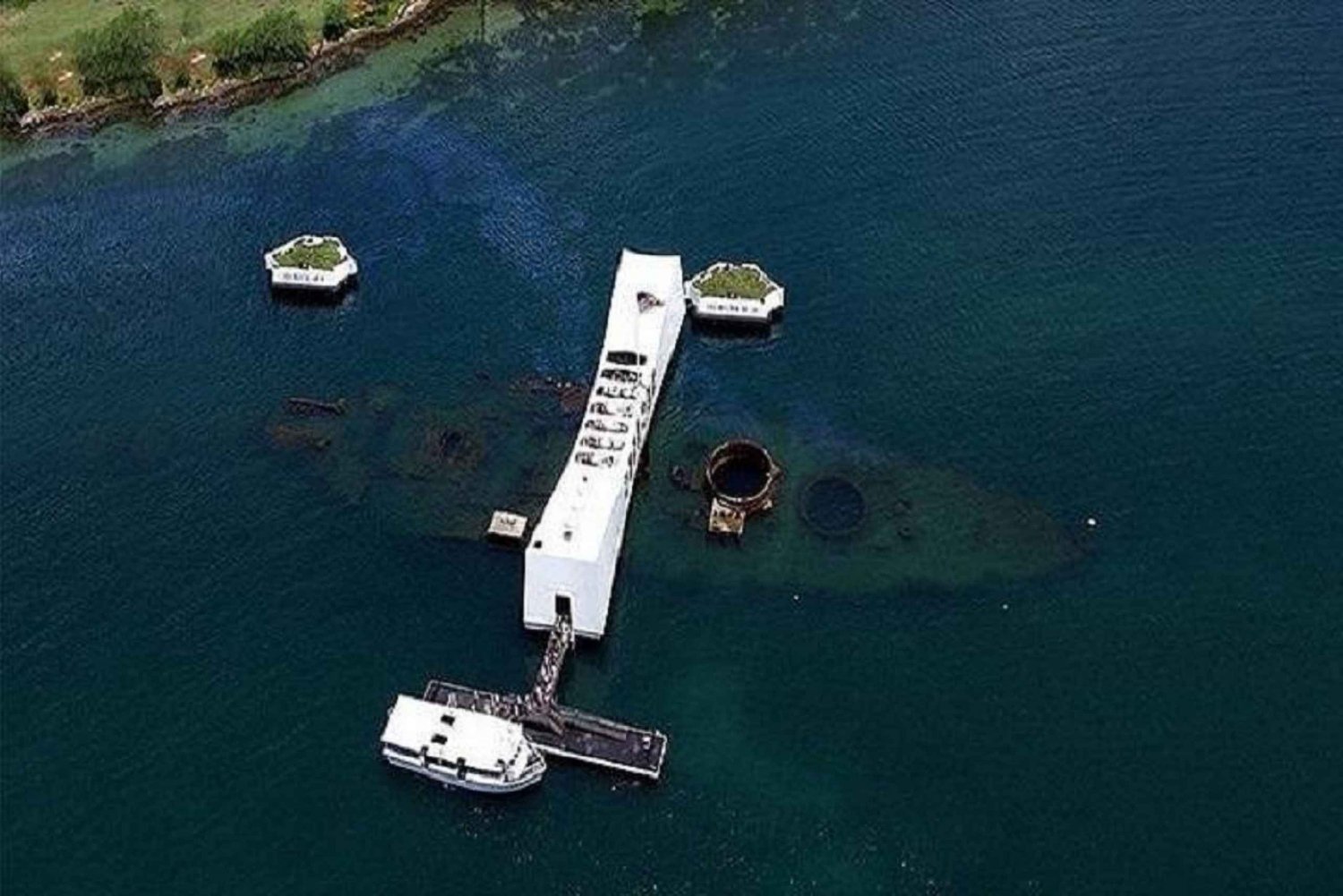 Mauilta: Maui: USS Arizonan muistomerkki ja Honolulun kaupunkikierros