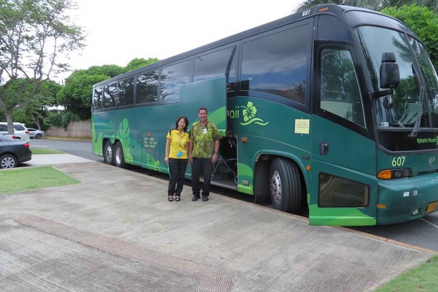 From Waikiki: Waikele Premium Outlets Roundtrip Bus Transfer