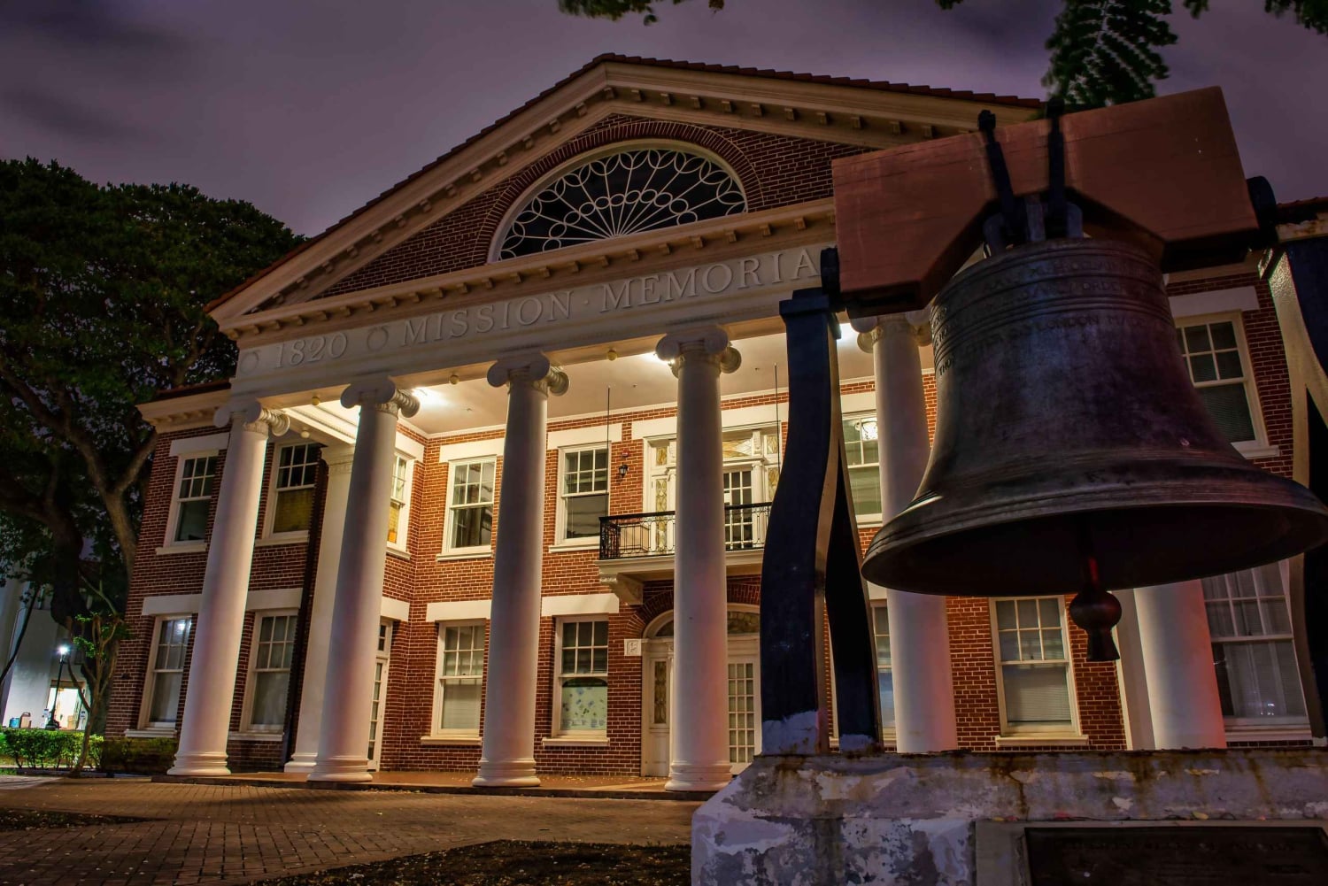 Hallowed Haunts of Honolulu Ghost Tour