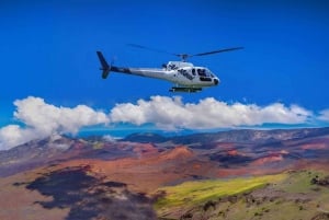 Excursão de helicóptero de 45 minutos pela floresta tropical de Hana e pela cratera de Haleakala