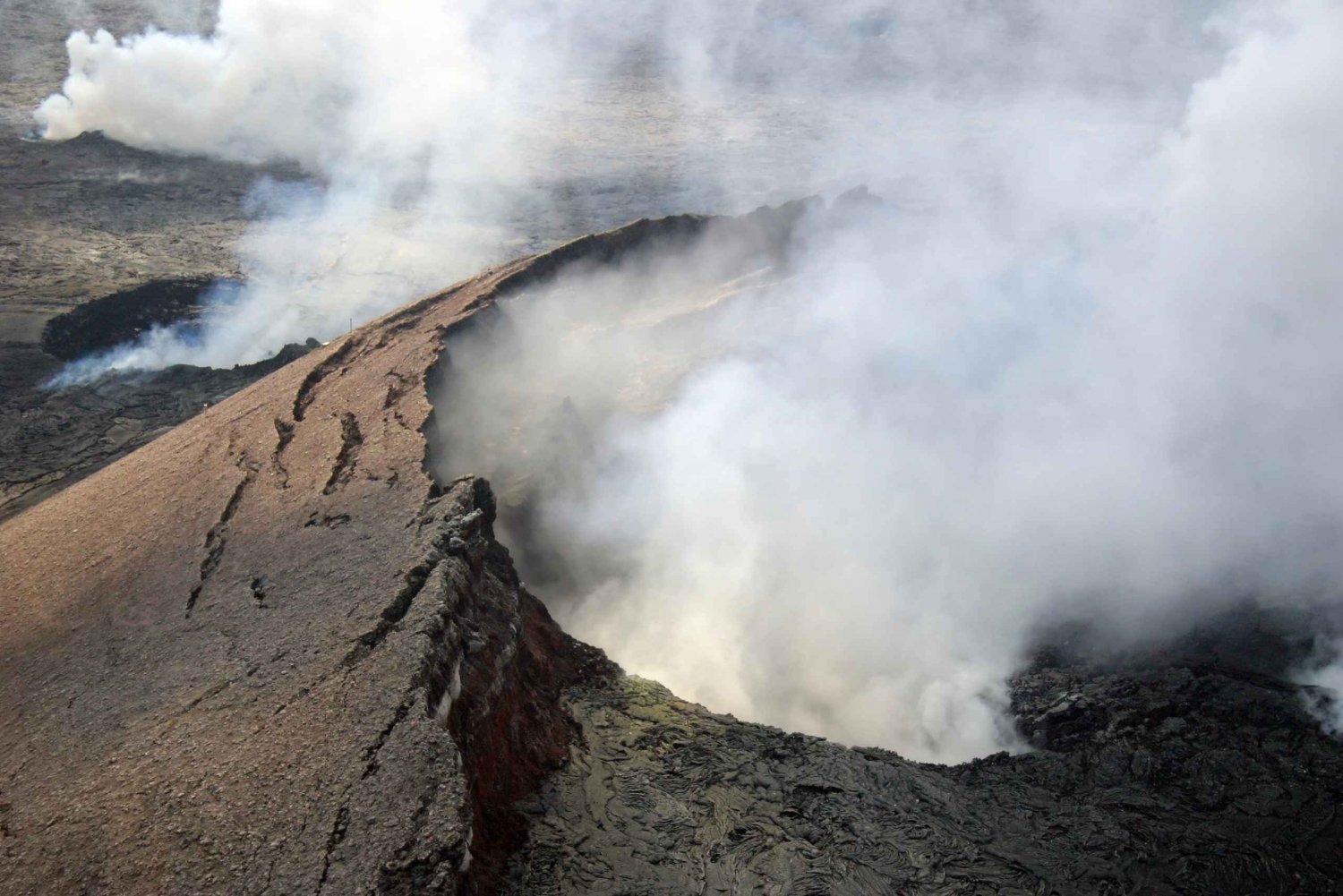 Hilo: vuelo a las cascadas y el Parque Nacional de los Volcanes de Hawái