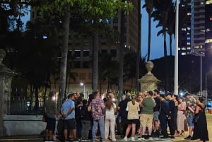 Honolulu: Downtown Ghostly Night Marchers Walking Tour (Visita guiada nocturna de los fantasmas del centro)