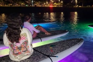 Honolulu: Lezione di yoga con i fuochi d'artificio e il flusso