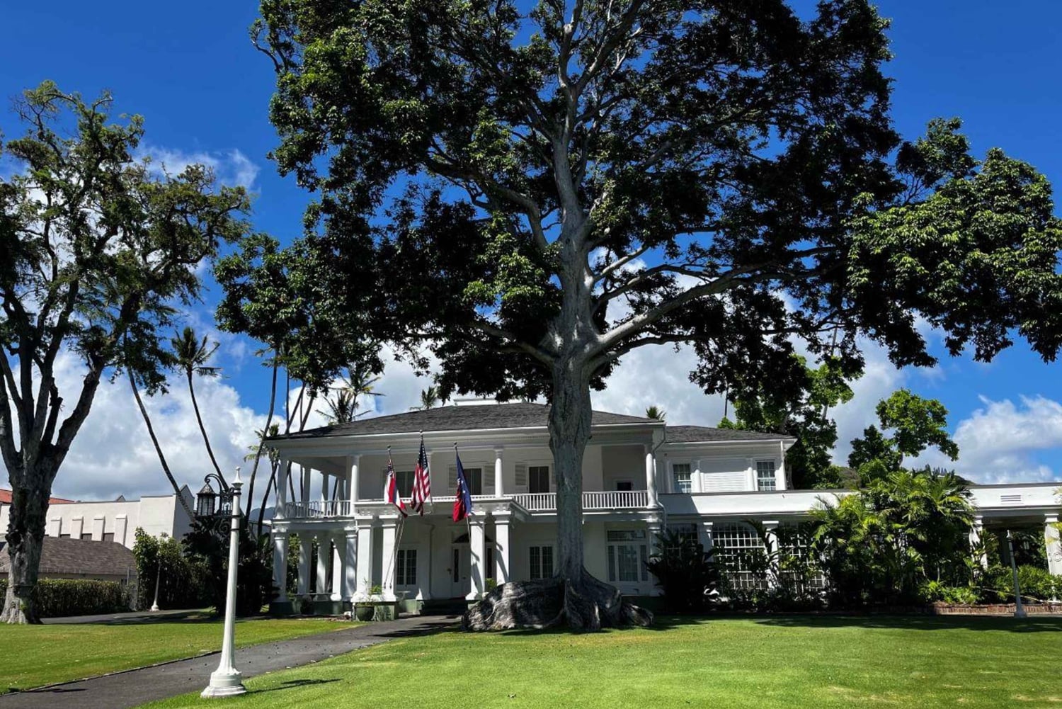 Honolulu: Island of the Gods Daytime Walking Tour