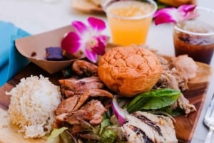 Honolulu: Cena y espectáculo Ka Moana Luau con transporte incluido.