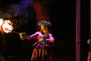Honolulu: Cena y espectáculo Ka Moana Luau con transporte incluido.