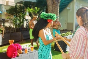 Honolulu: Cena y espectáculo Ka Moana Luau con transporte incluido.
