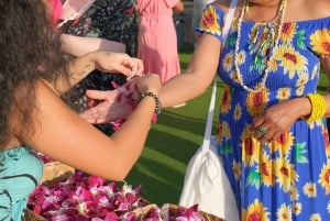 Honolulu: Cena y espectáculo Ka Moana Luau con transporte incluido.