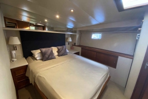 Honolulu: Private Luxury Yacht Cruise with Guide
