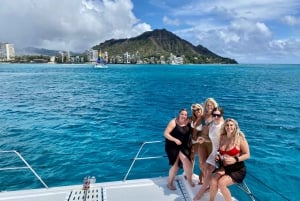 Oahu: Honolulu Private Catamaran Cruise with Snorkeling