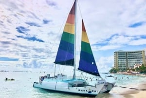 Honolulu: Katamaran-cruise med Waikiki-fyrverkeri