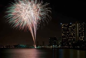 Honolulu: Waikiki Feuerwerk Katamaran Kreuzfahrt