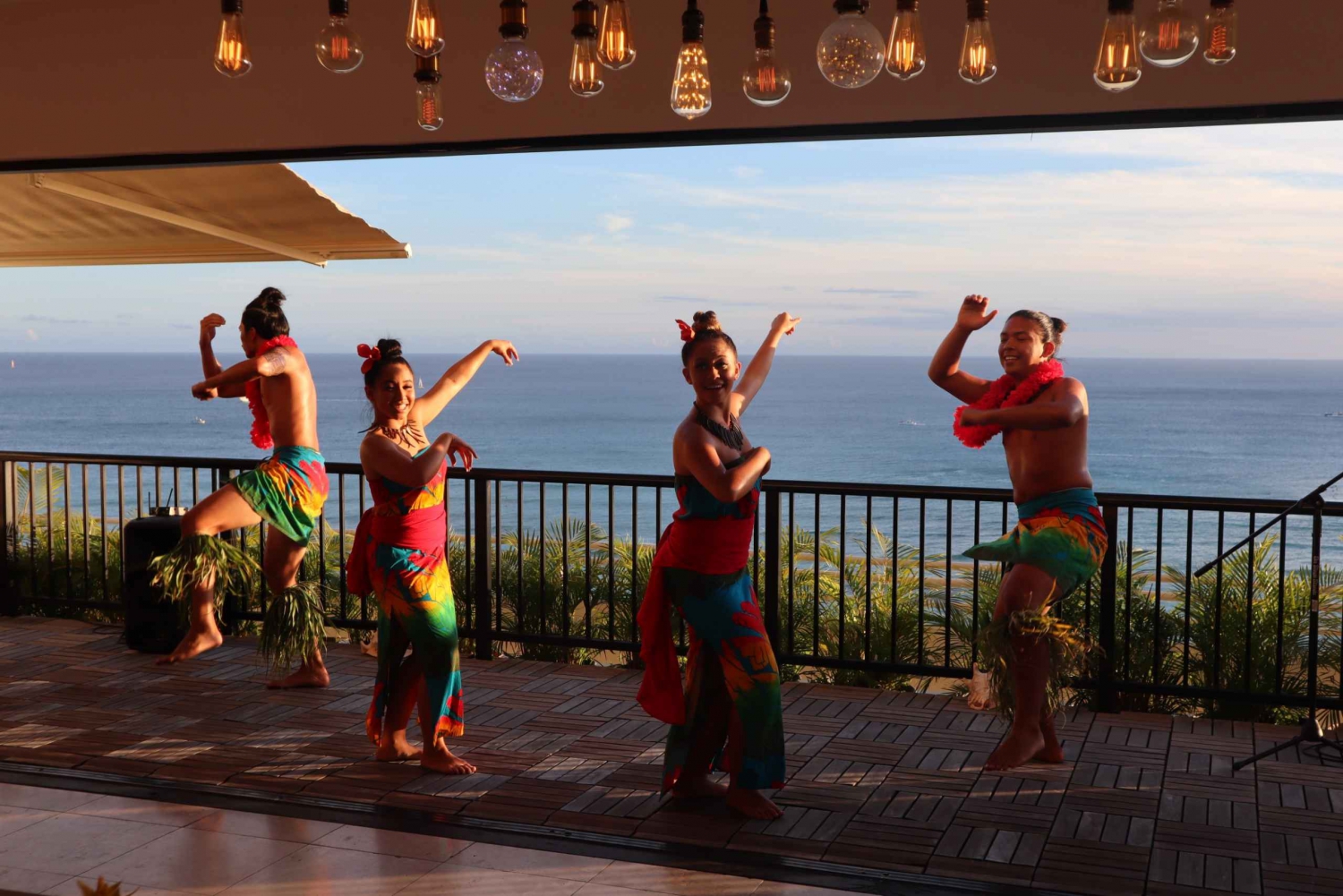 Honolulu Waikiki Sunset Luau In Hawaii