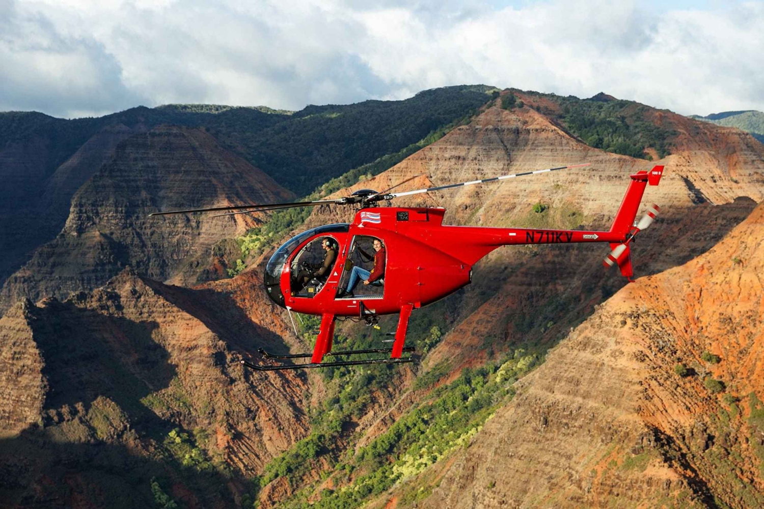 Kauai: lot śmigłowcem Hughes 500 z 4 pasażerami i drzwiami na zewnątrz