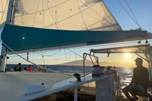 Kaanapali : Dîner-croisière en catamaran au coucher du soleil avec boissons