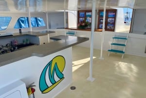 Kaanapali: Sunset Dinner Catamaran Cruise med drinks