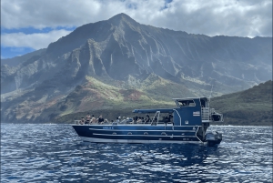 Kauai: Na Pali Küste Bootstour mit kulturellem Kapitän & Crew