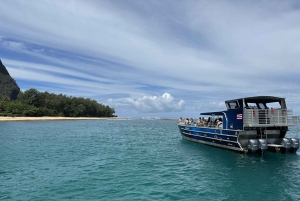Kauai: Na Pali Küste Bootstour mit kulturellem Kapitän & Crew